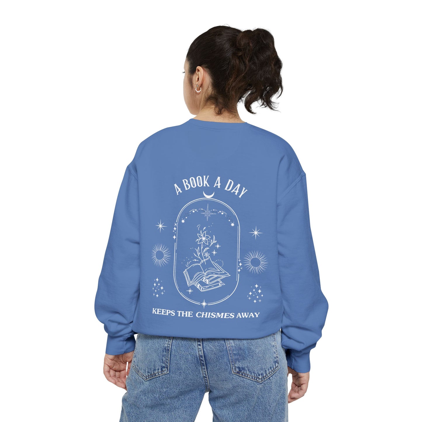 Book Lover Sweatshirt - 'A Book a Day Keeps the Chisme Away'