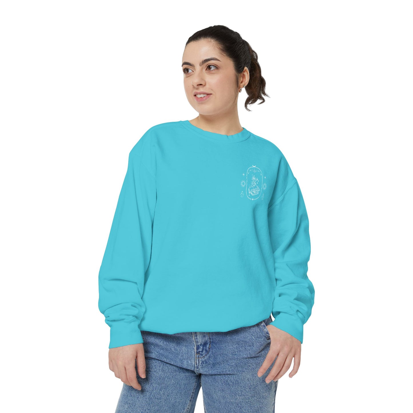 Book Lover Sweatshirt - 'A Book a Day Keeps the Chisme Away'