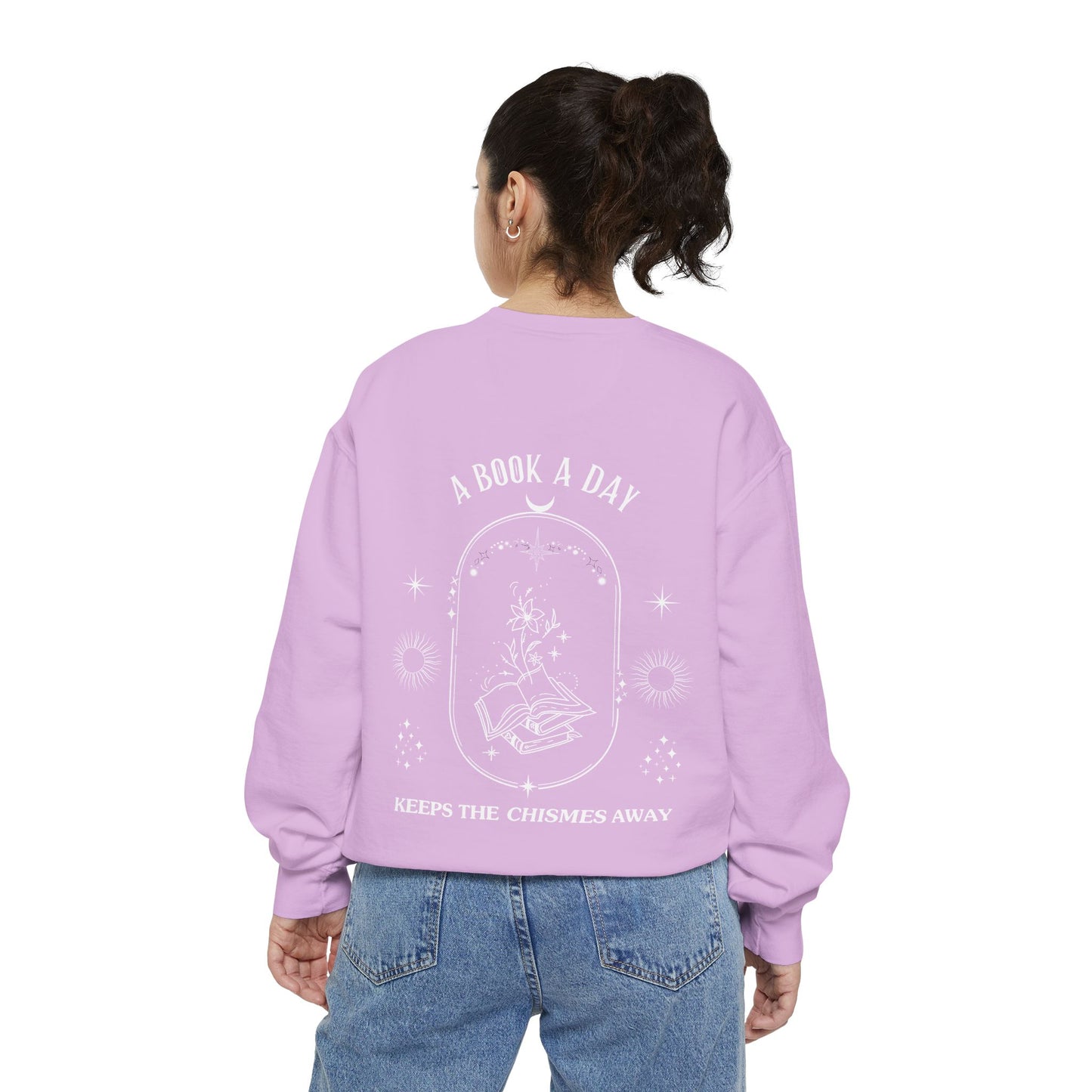 Book Lover Sweatshirt - 'A Book a Day Keeps the Chisme Away'