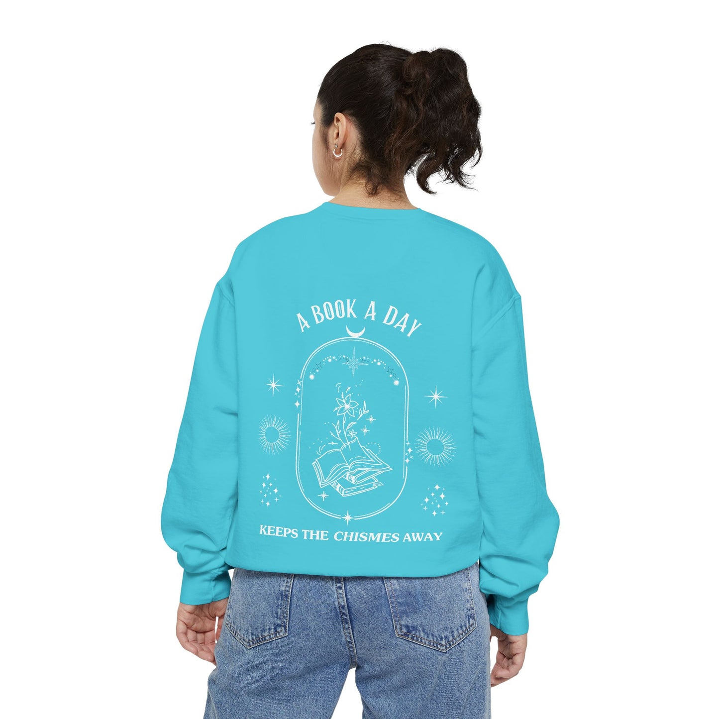 Book Lover Sweatshirt - 'A Book a Day Keeps the Chisme Away'