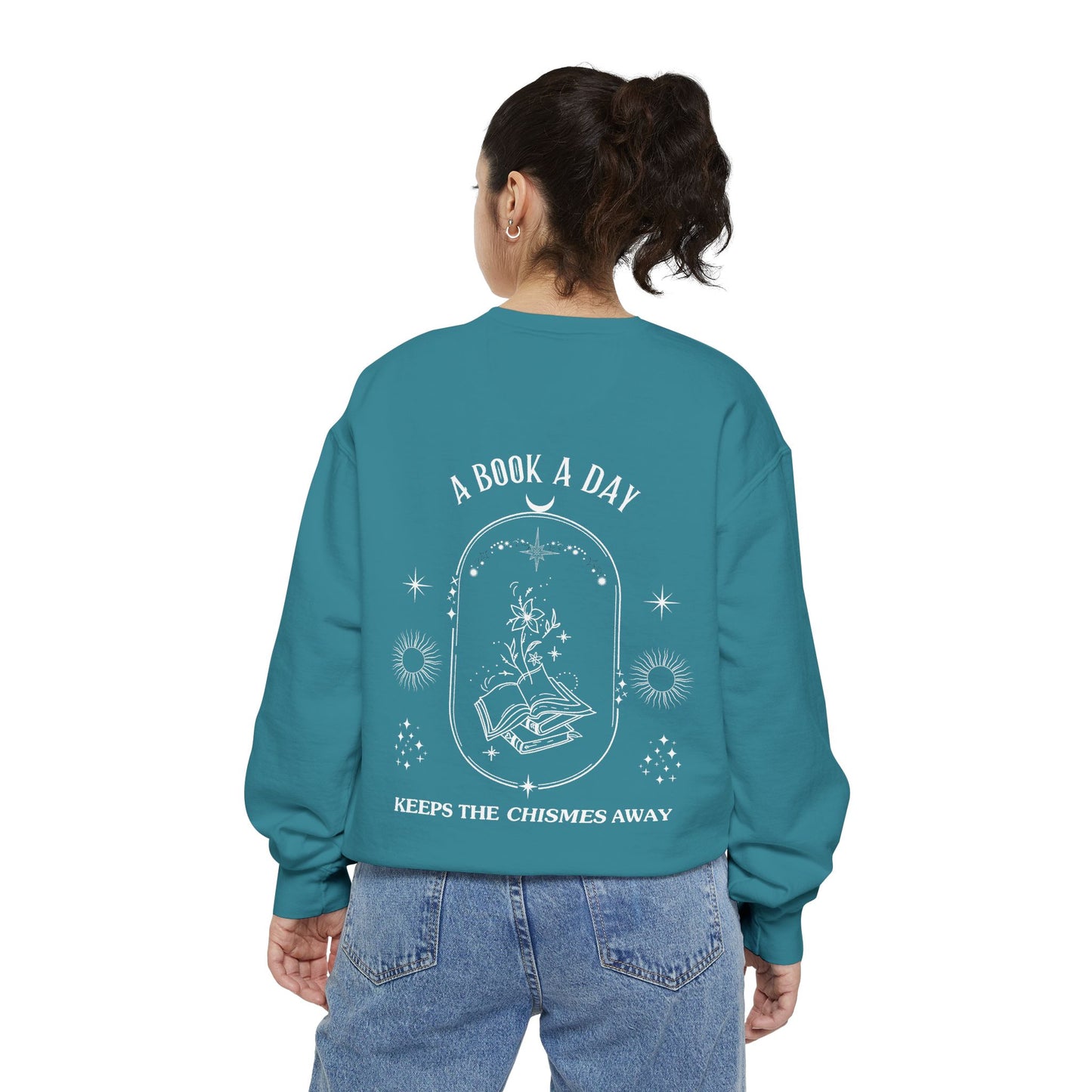 Book Lover Sweatshirt - 'A Book a Day Keeps the Chisme Away'