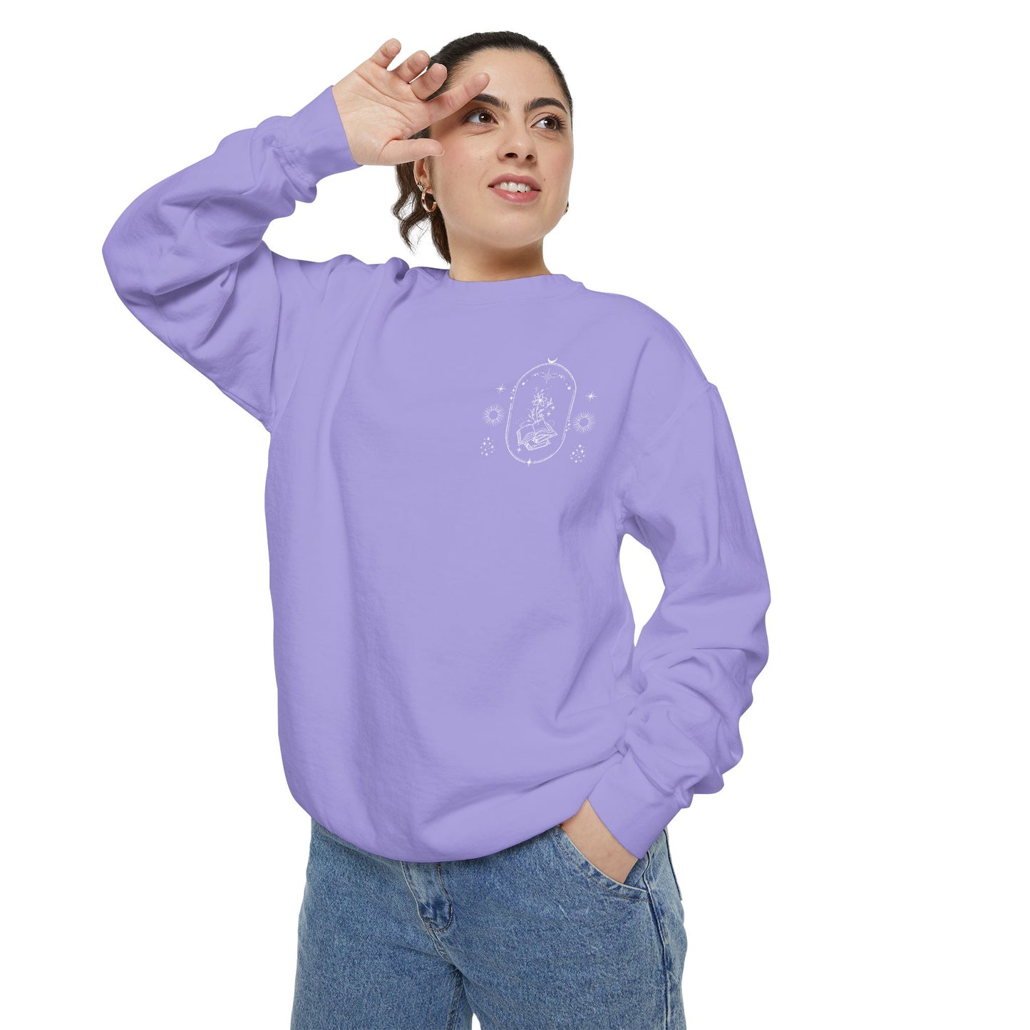 Book Lover Sweatshirt - 'A Book a Day Keeps the Chisme Away'