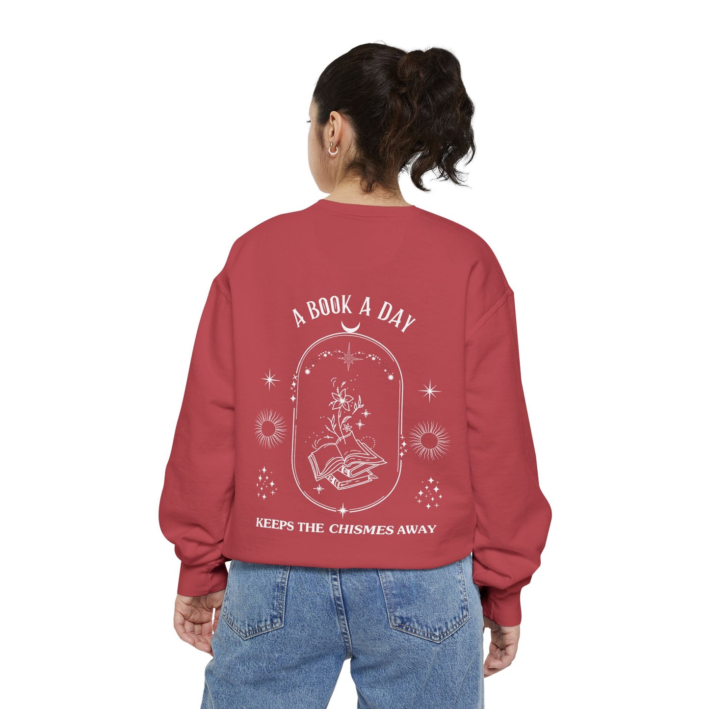 Book Lover Sweatshirt - 'A Book a Day Keeps the Chisme Away'