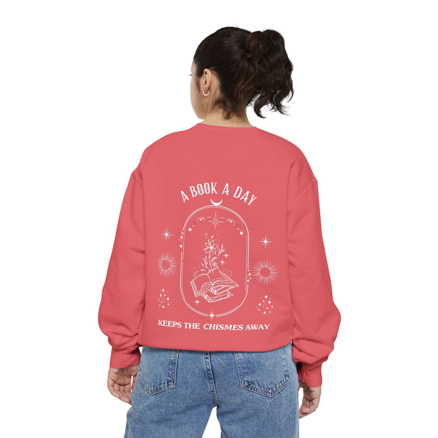 Book Lover Sweatshirt - 'A Book a Day Keeps the Chisme Away'