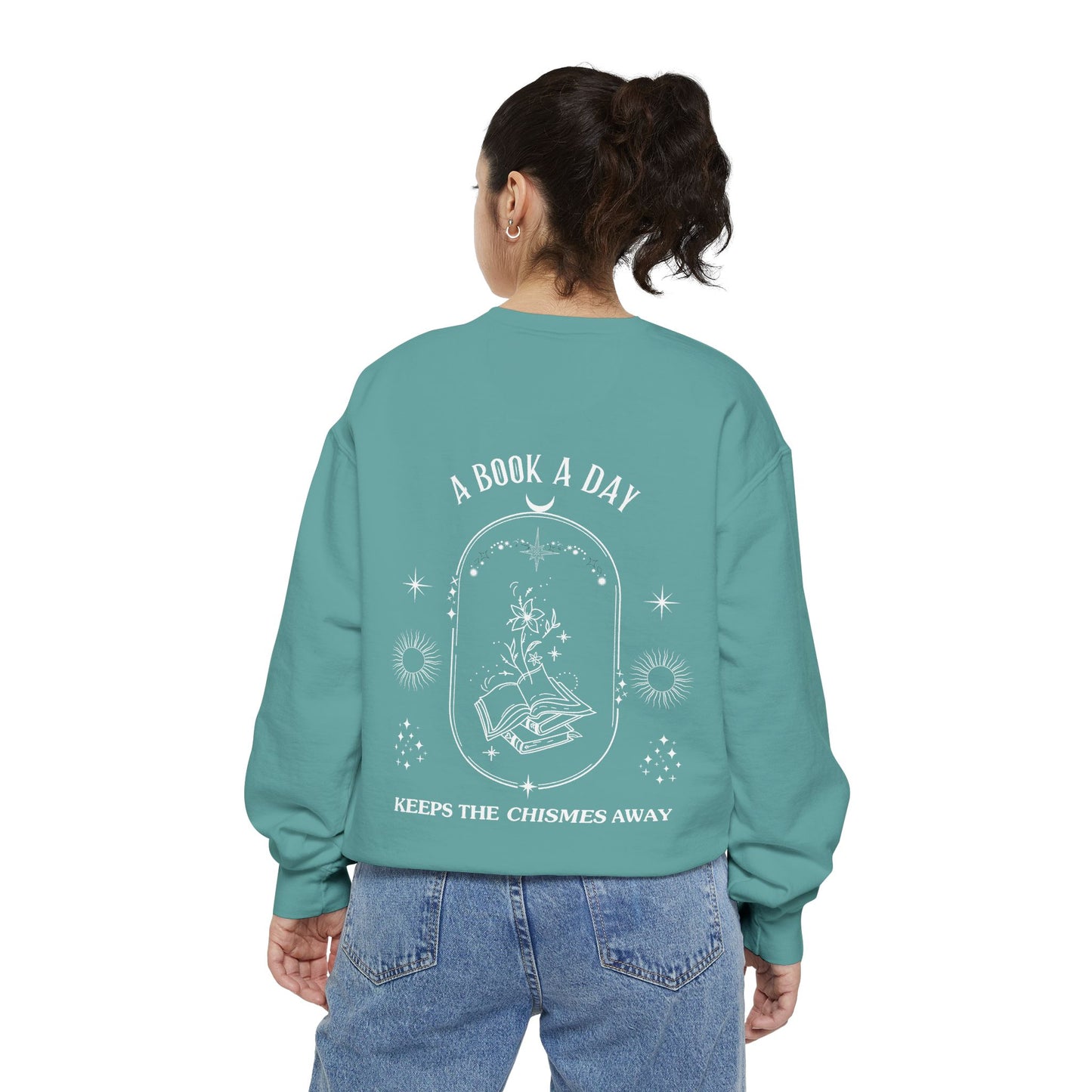 Book Lover Sweatshirt - 'A Book a Day Keeps the Chisme Away'