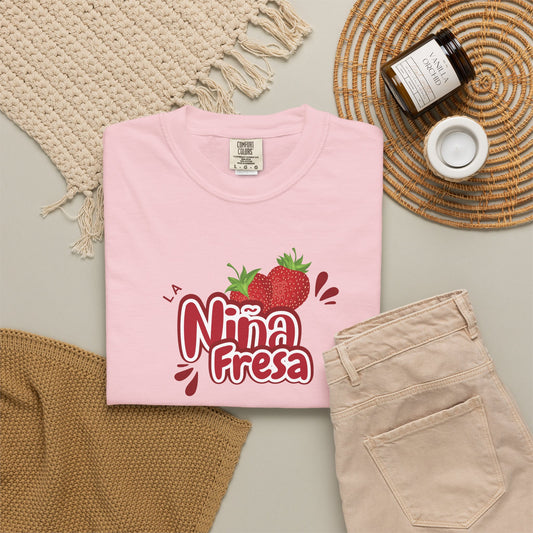 La Niña Fresa T-shirt — Playful Spanish Phrase Graphic Tee