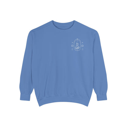 Book Lover Sweatshirt - 'A Book a Day Keeps the Chisme Away'