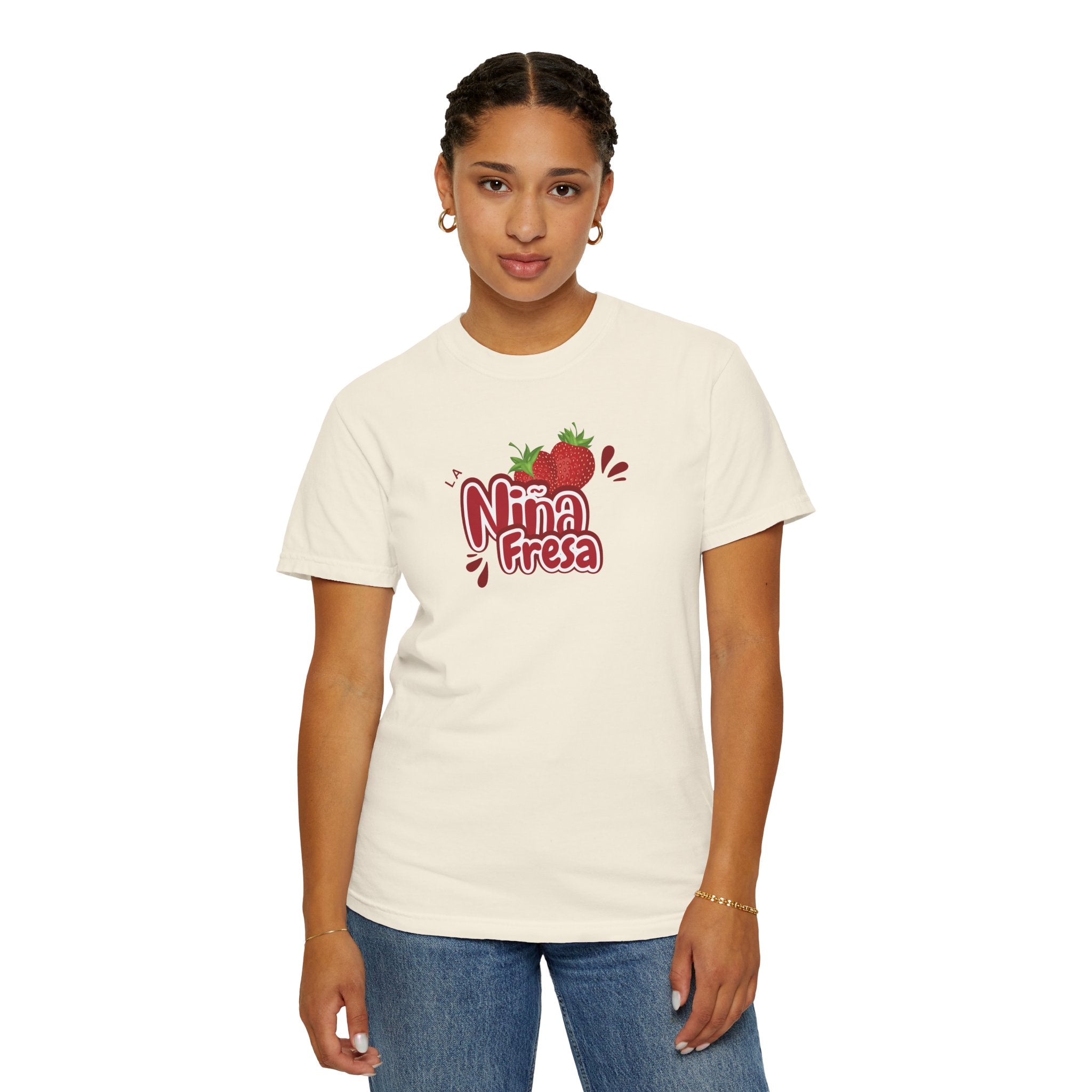 La Niña Fresa T-shirt — Playful Spanish Phrase Graphic Tee