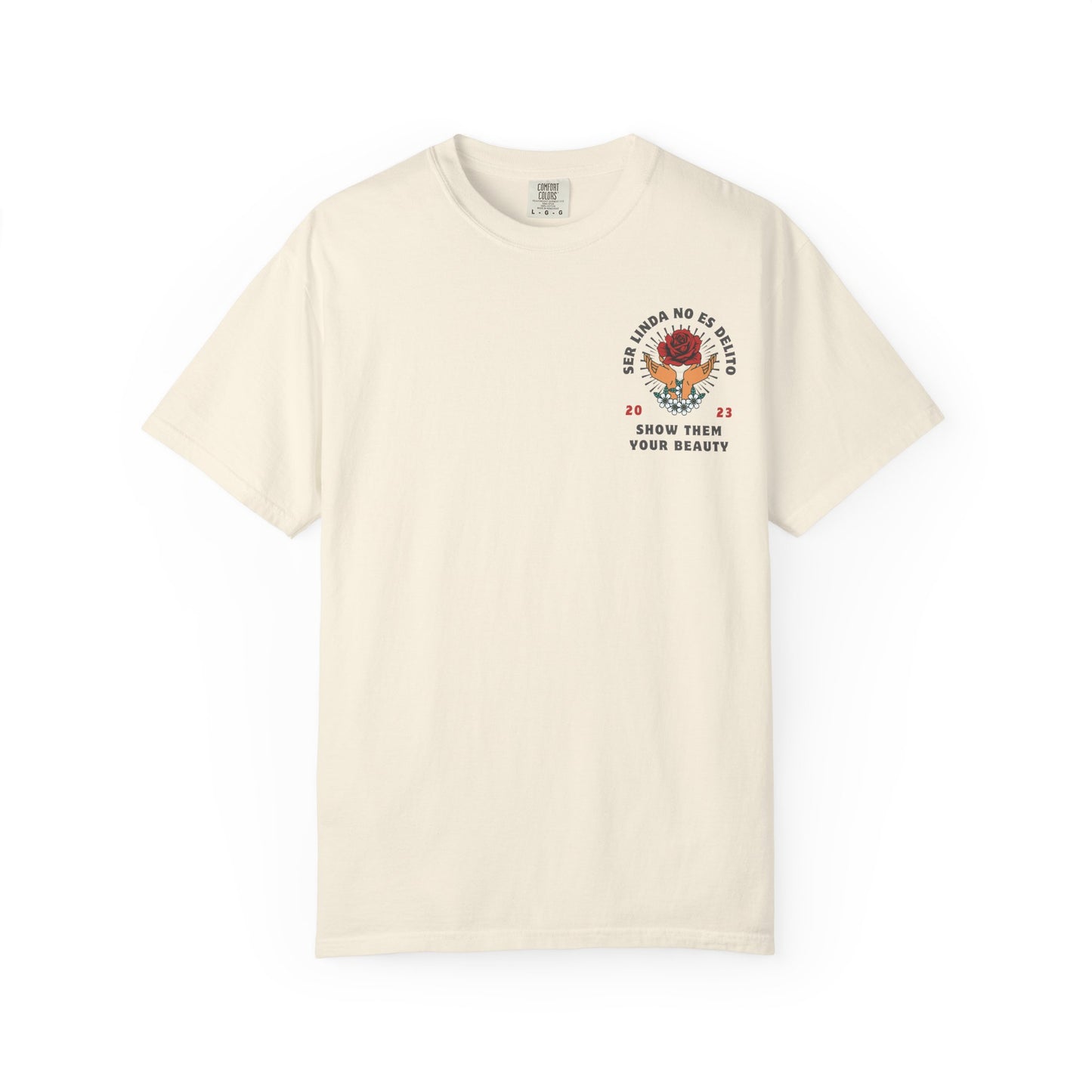 Unisex T-shirt - Ser Linda No Es Delito with Rose and Hands Design