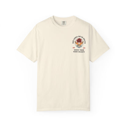 Unisex T-shirt - Ser Linda No Es Delito with Rose and Hands Design