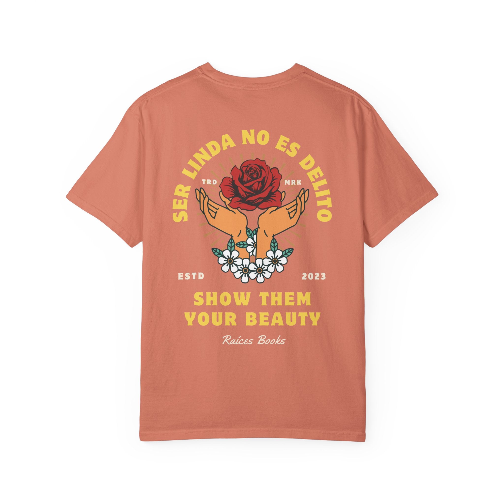 Unisex T-shirt - Ser Linda No Es Delito with Rose and Hands Design
