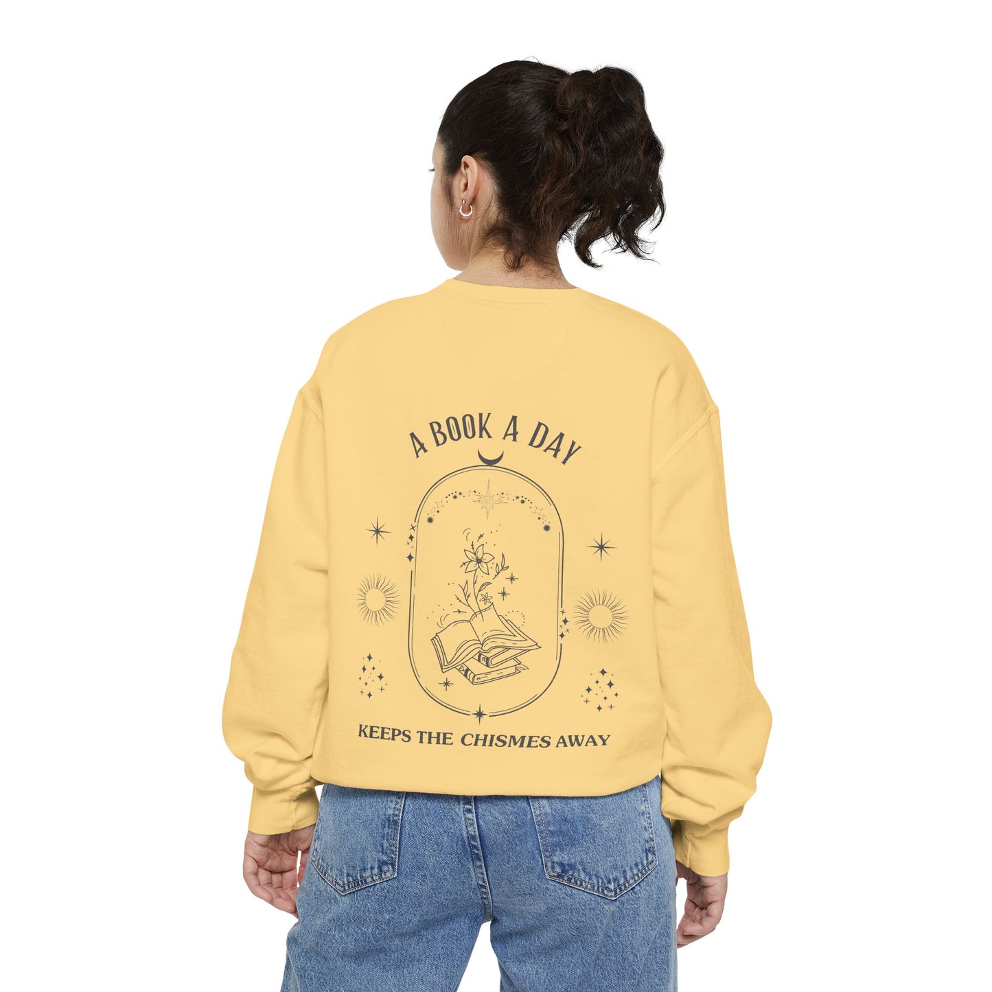 Book Lover Sweatshirt - 'A Book a Day Keeps the Chisme Away'