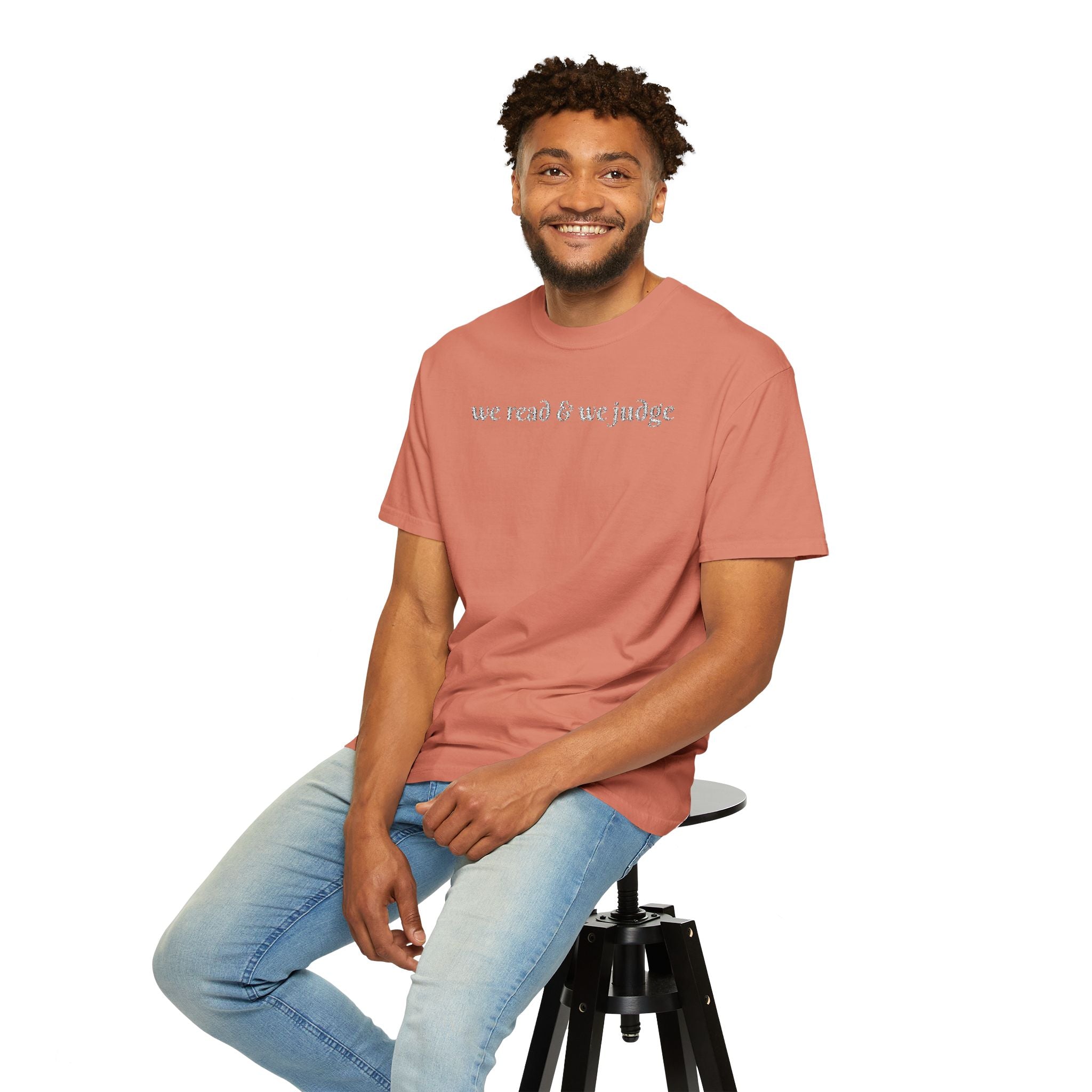We read and we judge T-Shirt