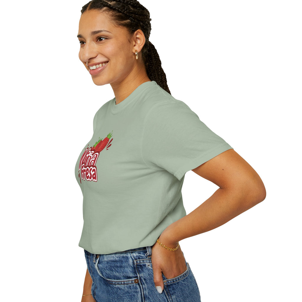 La Niña Fresa T-shirt — Playful Spanish Phrase Graphic Tee