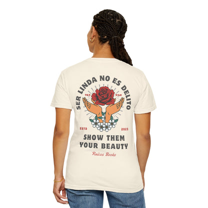 Unisex T-shirt - Ser Linda No Es Delito with Rose and Hands Design