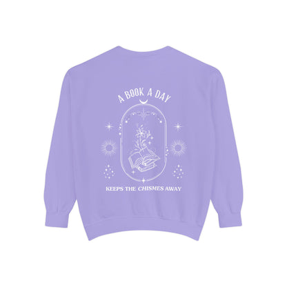 Book Lover Sweatshirt - 'A Book a Day Keeps the Chisme Away'