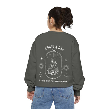 Book Lover Sweatshirt - 'A Book a Day Keeps the Chisme Away'