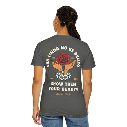 Unisex T-shirt - Ser Linda No Es Delito with Rose and Hands Design