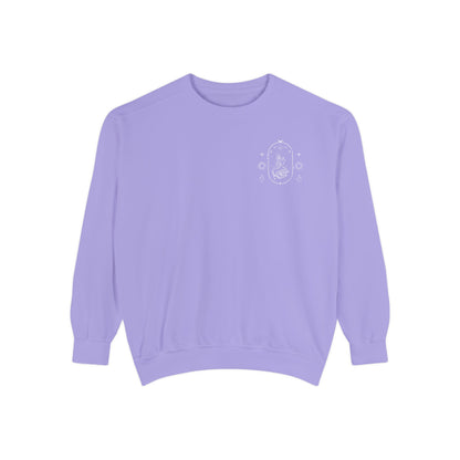 Book Lover Sweatshirt - 'A Book a Day Keeps the Chisme Away'
