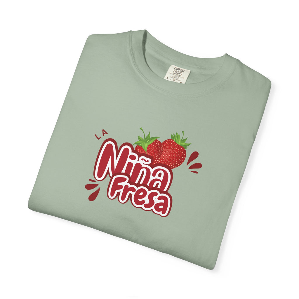 La Niña Fresa T-shirt — Playful Spanish Phrase Graphic Tee