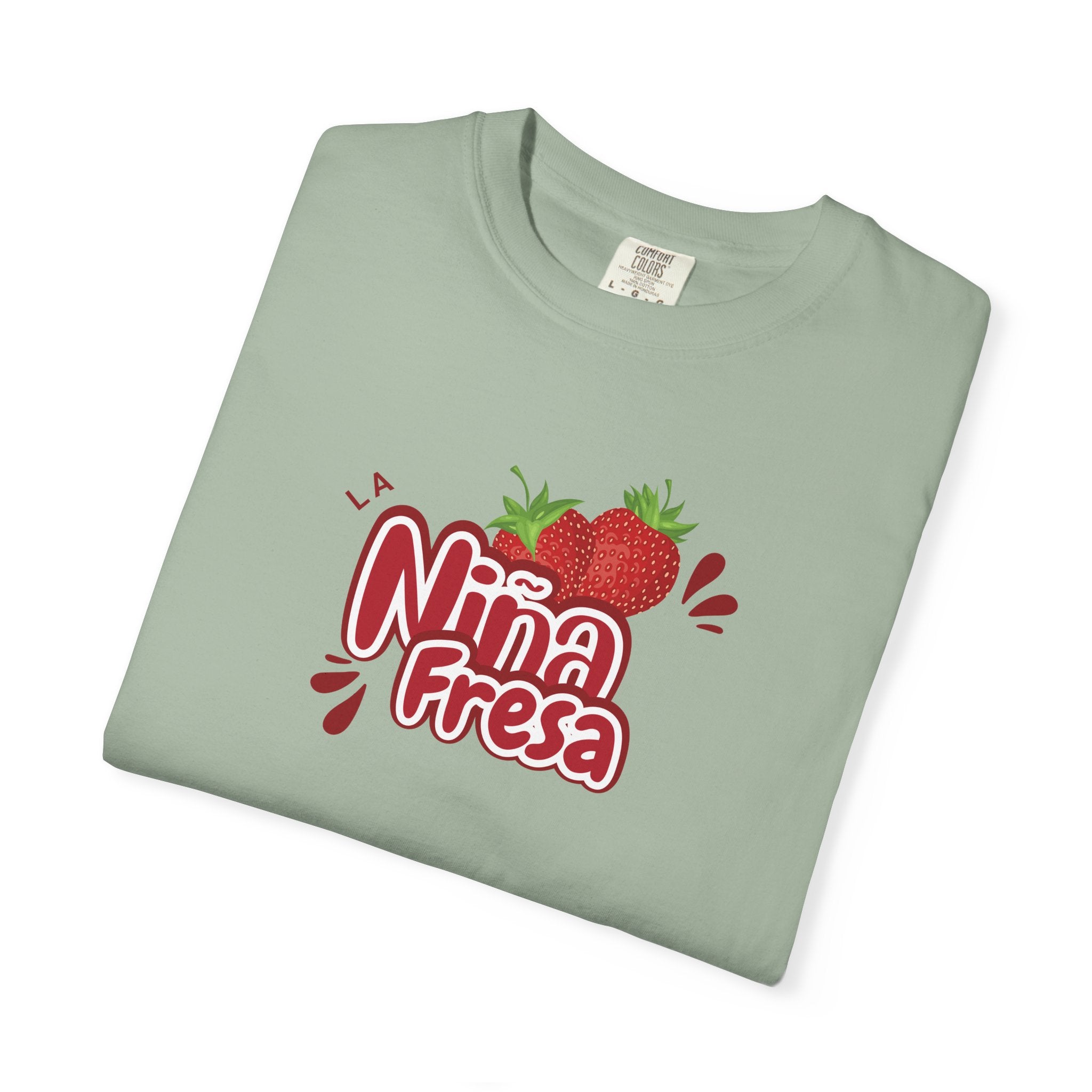 La Niña Fresa T-shirt — Playful Spanish Phrase Graphic Tee