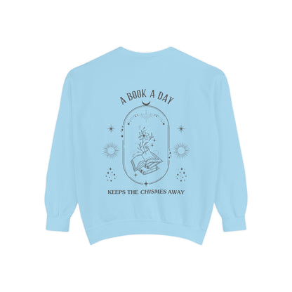 Book Lover Sweatshirt - 'A Book a Day Keeps the Chisme Away'