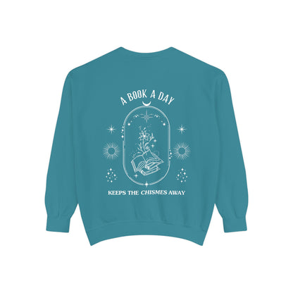Book Lover Sweatshirt - 'A Book a Day Keeps the Chisme Away'