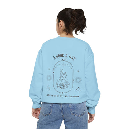 Book Lover Sweatshirt - 'A Book a Day Keeps the Chisme Away'
