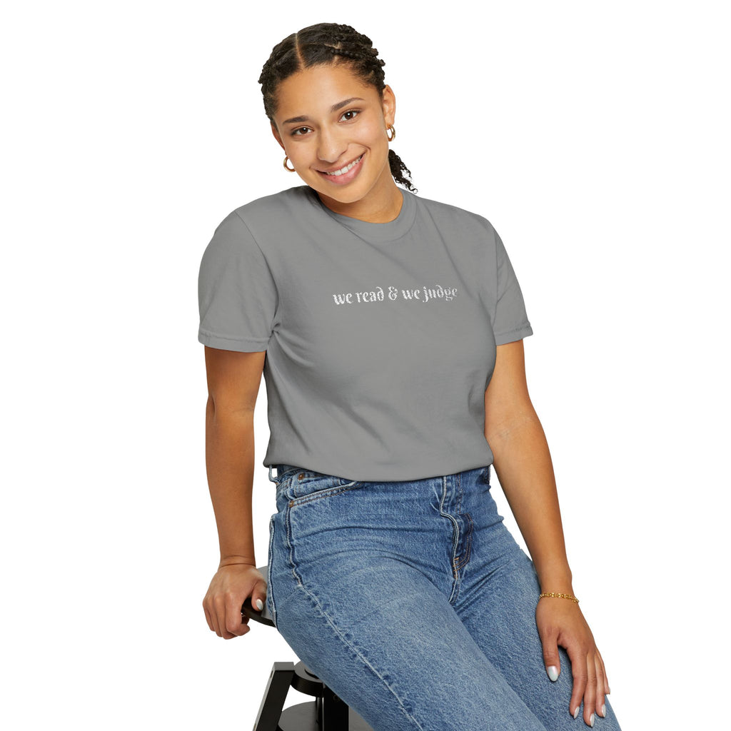 We read and we judge T-Shirt