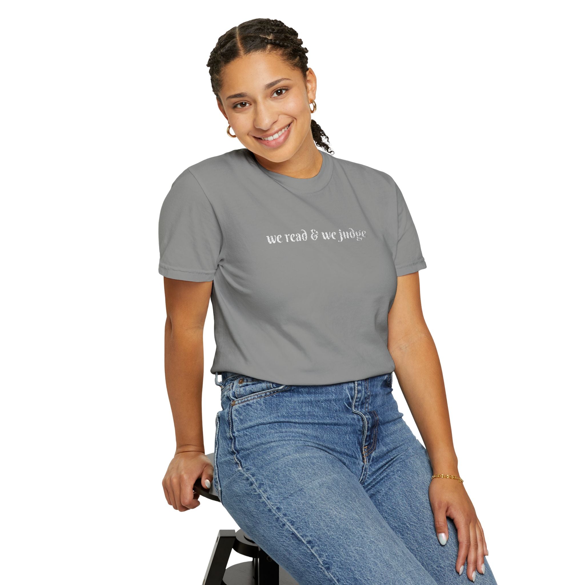 We read and we judge T-Shirt