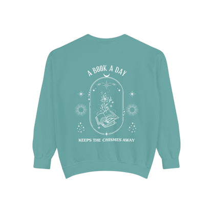 Book Lover Sweatshirt - 'A Book a Day Keeps the Chisme Away'