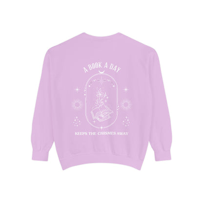 Book Lover Sweatshirt - 'A Book a Day Keeps the Chisme Away'