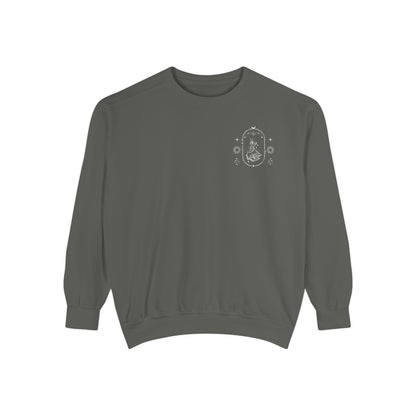 Book Lover Sweatshirt - 'A Book a Day Keeps the Chisme Away'