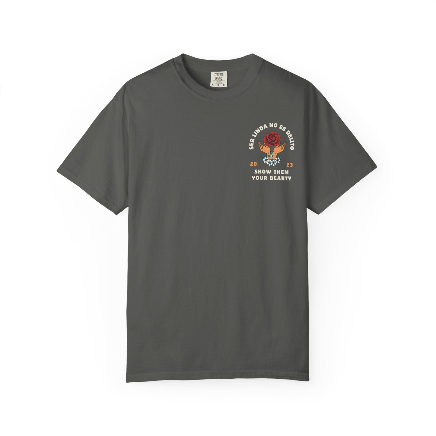 Unisex T-shirt - Ser Linda No Es Delito with Rose and Hands Design