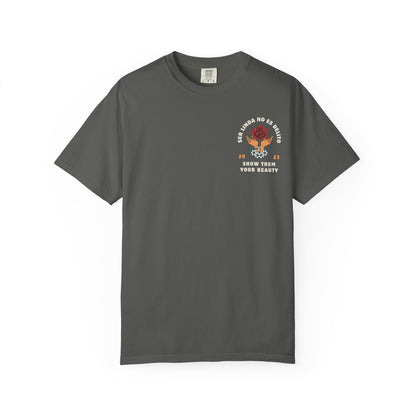 Unisex T-shirt - Ser Linda No Es Delito with Rose and Hands Design
