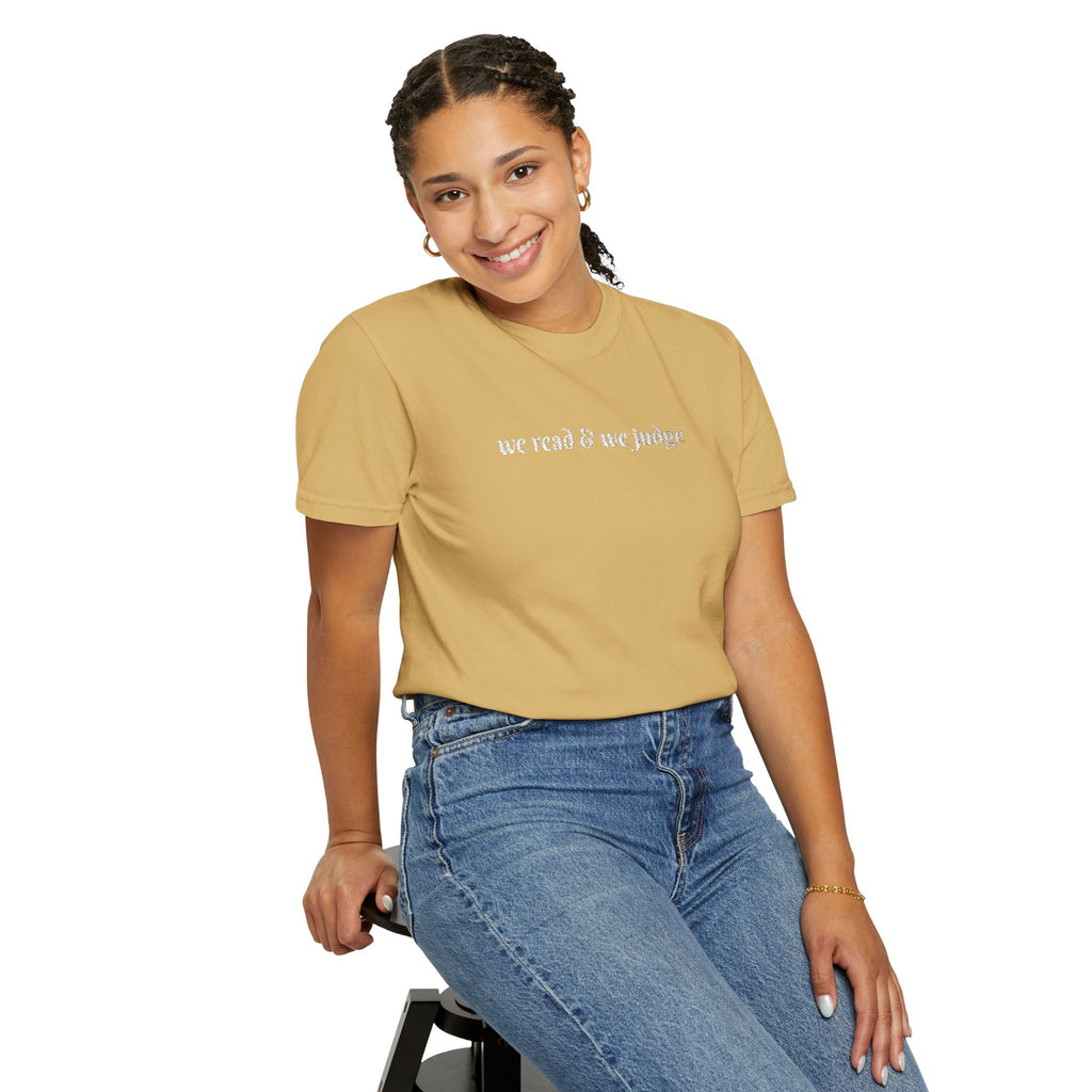 We read and we judge T-Shirt