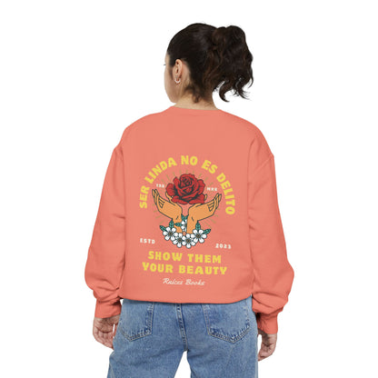 Sweatshirt - Ser Linda No Es Delito with Rose and Hands Design