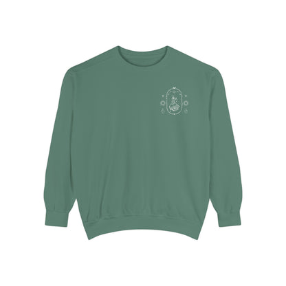 Book Lover Sweatshirt - 'A Book a Day Keeps the Chisme Away'