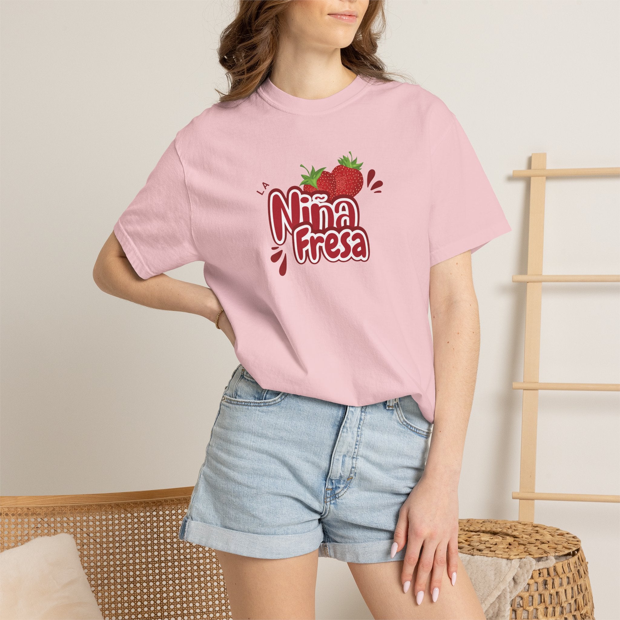 La Niña Fresa T-shirt — Playful Spanish Phrase Graphic Tee