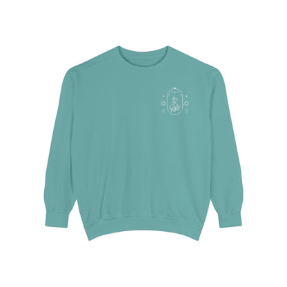Book Lover Sweatshirt - 'A Book a Day Keeps the Chisme Away'