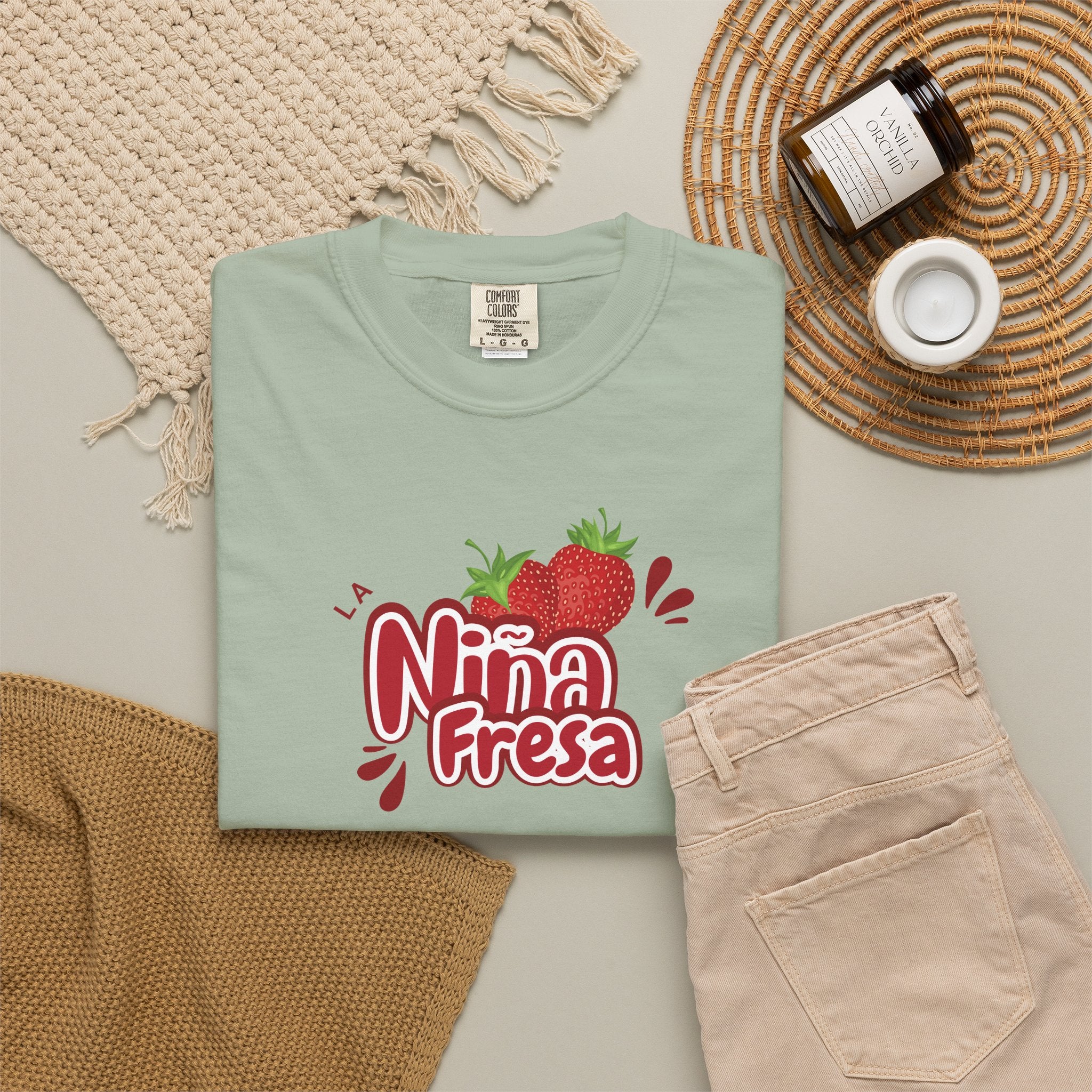 La Niña Fresa T-shirt — Playful Spanish Phrase Graphic Tee