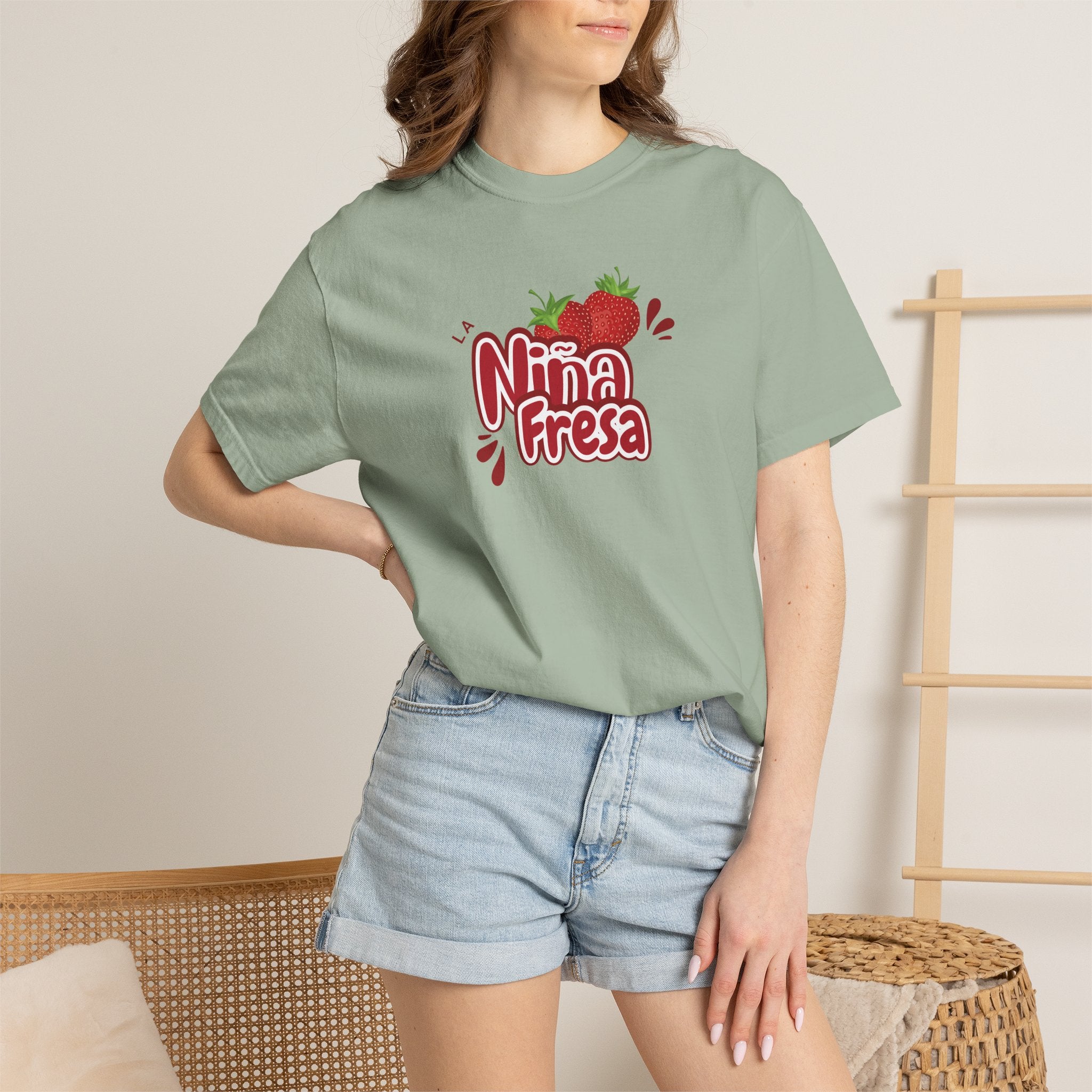 La Niña Fresa T-shirt — Playful Spanish Phrase Graphic Tee