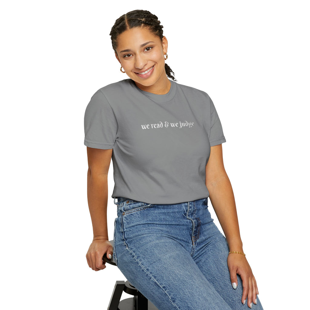We read and we judge T-Shirt
