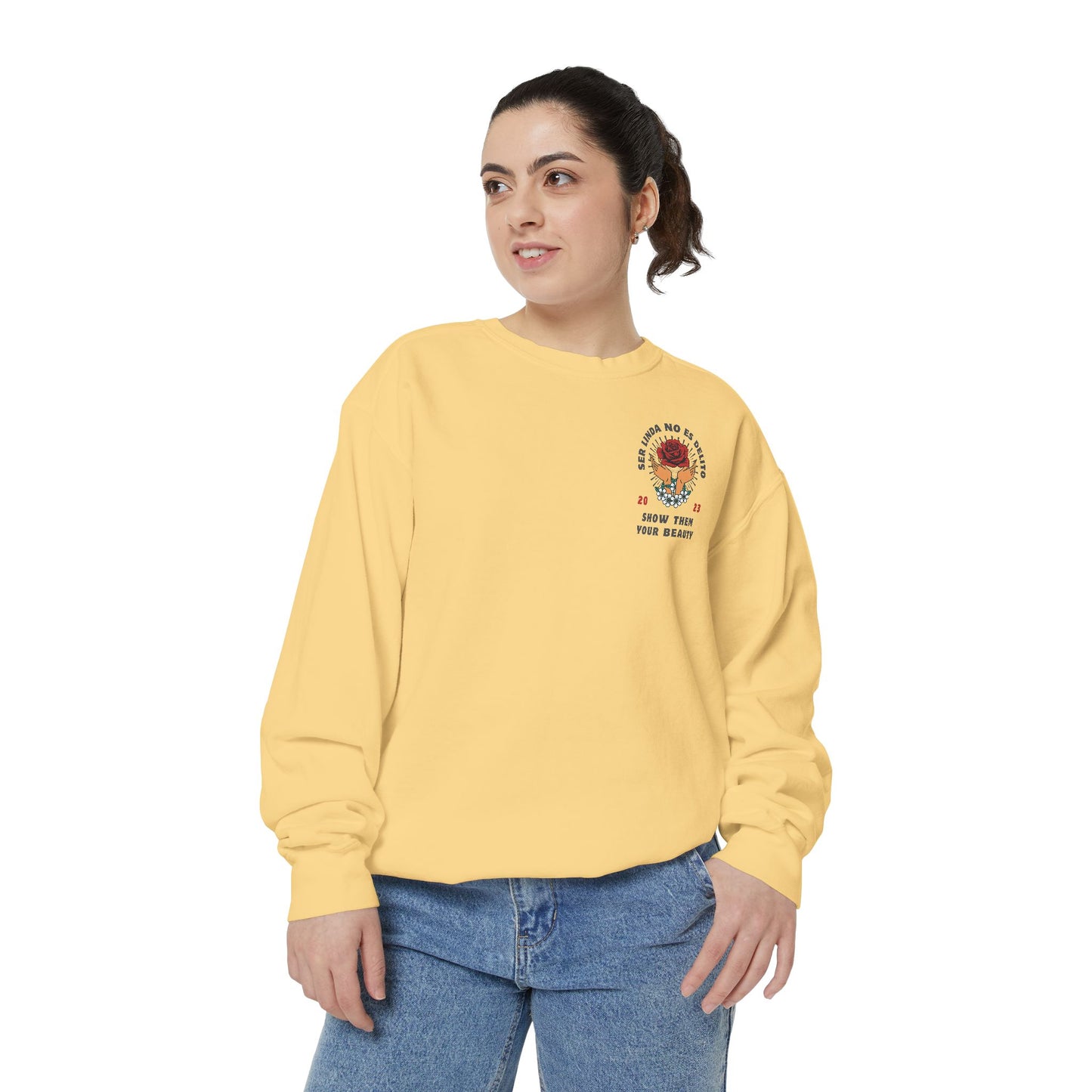 Sweatshirt - Ser Linda No Es Delito with Rose and Hands Design