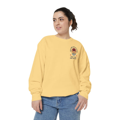 Sweatshirt - Ser Linda No Es Delito with Rose and Hands Design