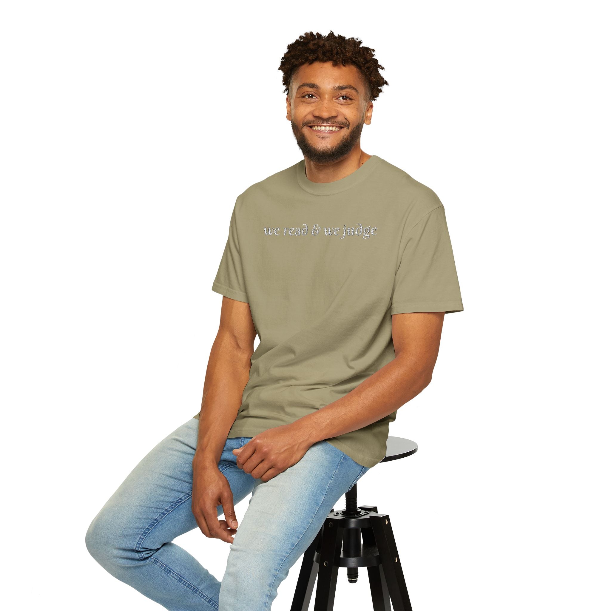We read and we judge T-Shirt