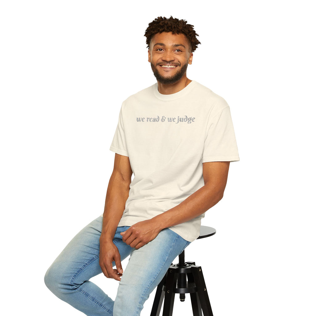 We read and we judge T-Shirt