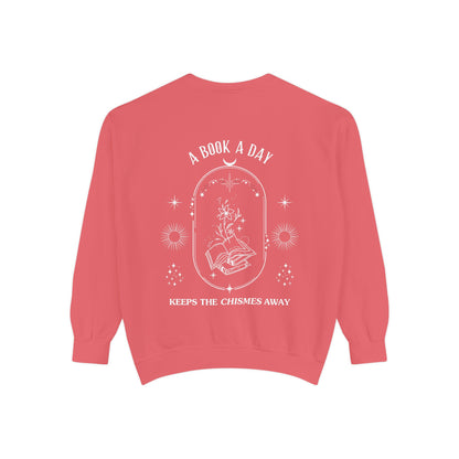 Book Lover Sweatshirt - 'A Book a Day Keeps the Chisme Away'