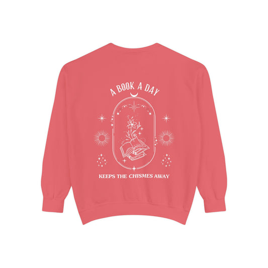 Book Lover Sweatshirt - 'A Book a Day Keeps the Chisme Away'