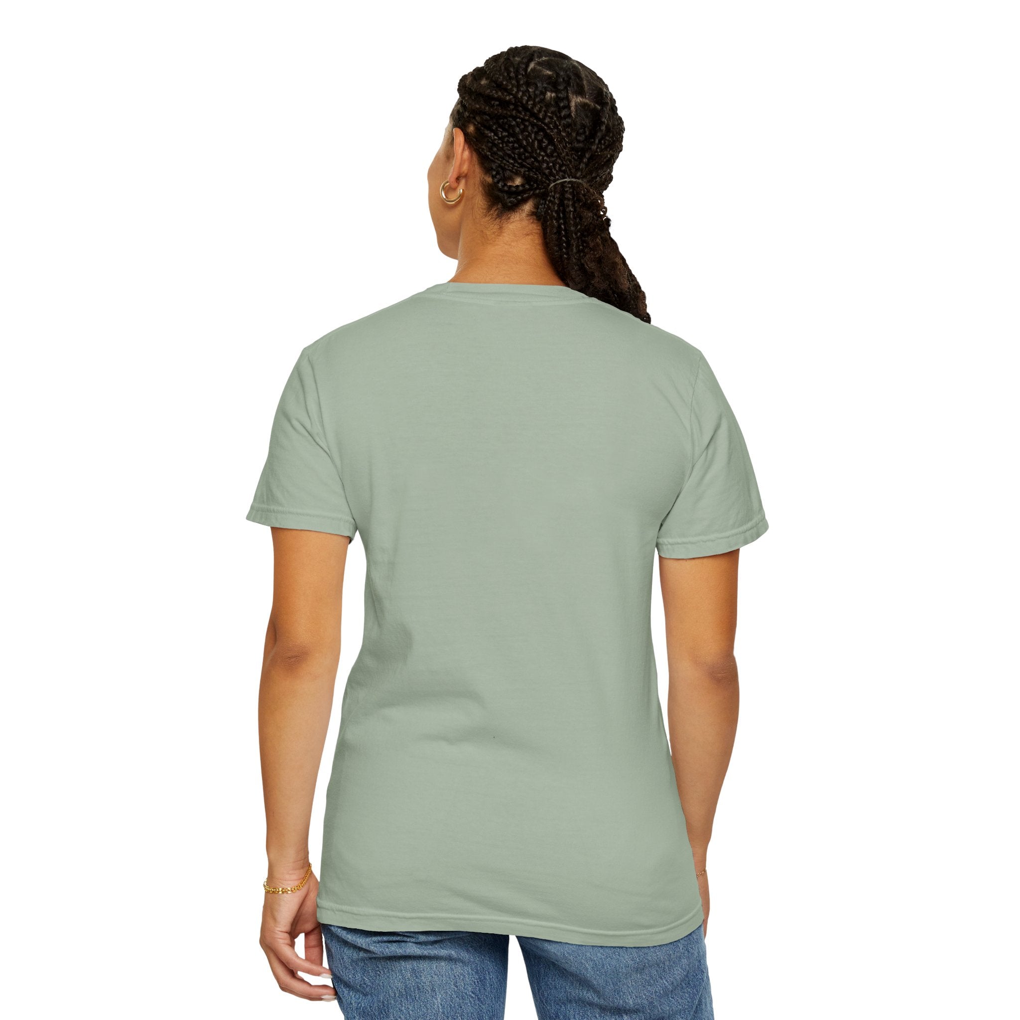 La Niña Fresa T-shirt — Playful Spanish Phrase Graphic Tee